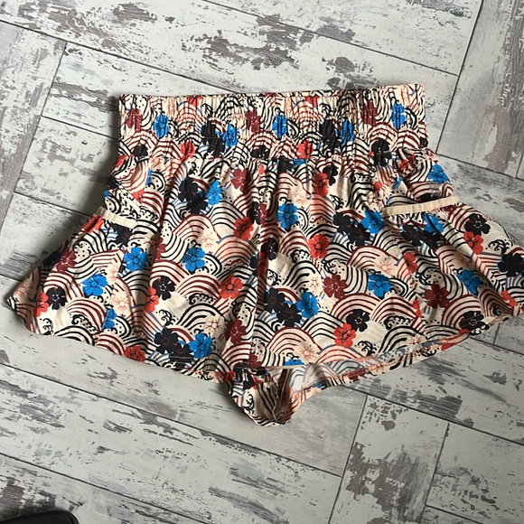 Free people Get Your Flirt on Printed shorts in Americana combo size medium - Picture 2 of 3